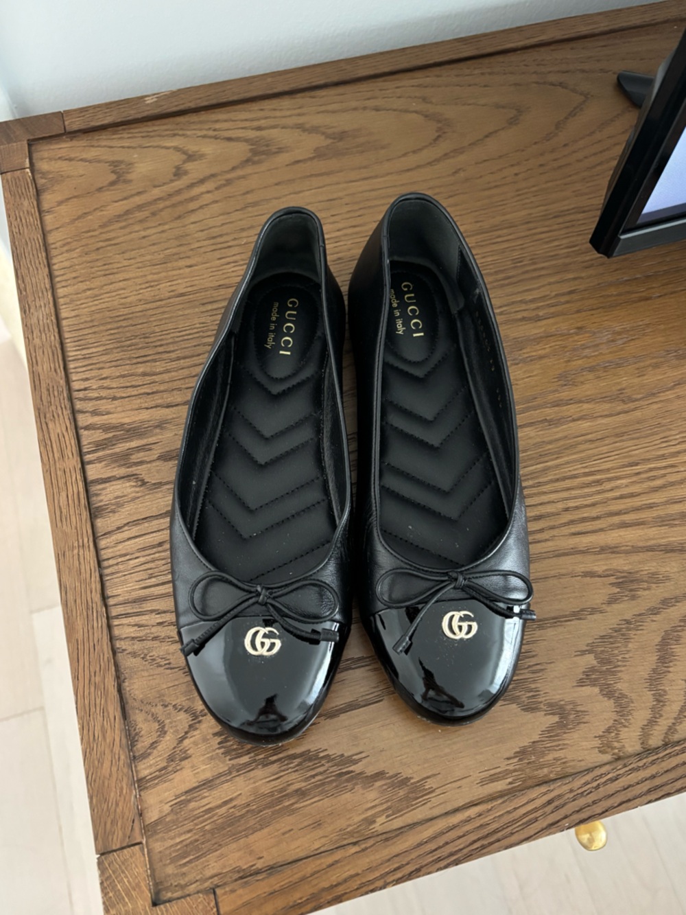 Gucci Black Leather Ballet Flats with Gold GG